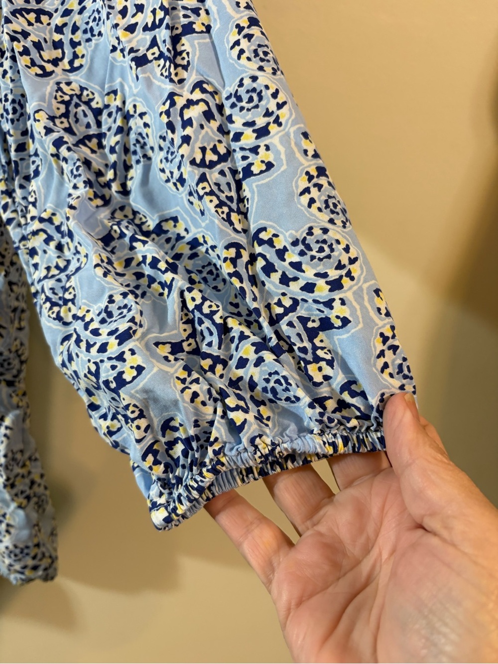 Crown & Ivy Peasant Top women’s medium split-neck smocked detailing
Blue Blouse - Picture 6 of 10